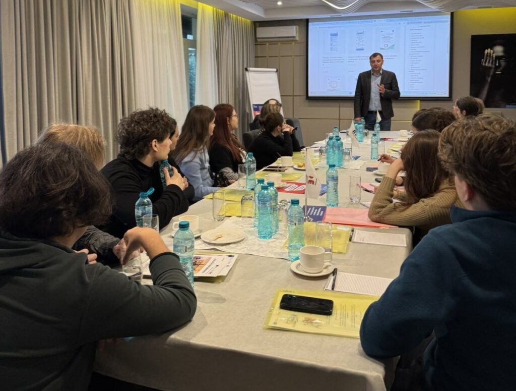 Directorul executiv CID NATO, Ion Tăbârță, în cadrul unui seminar interactiv pentru APE